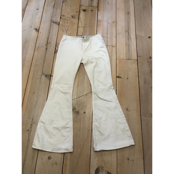 Free People We The Free EUC White Pull On Flare Bottom Jeans Size 28 - Picture 1 of 8
